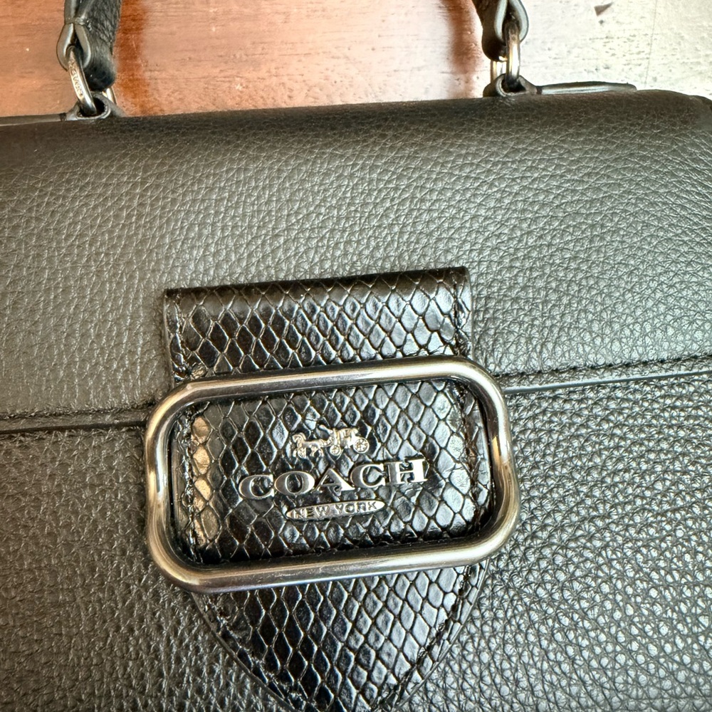 Coach small black handbag - Picture 2 of 7